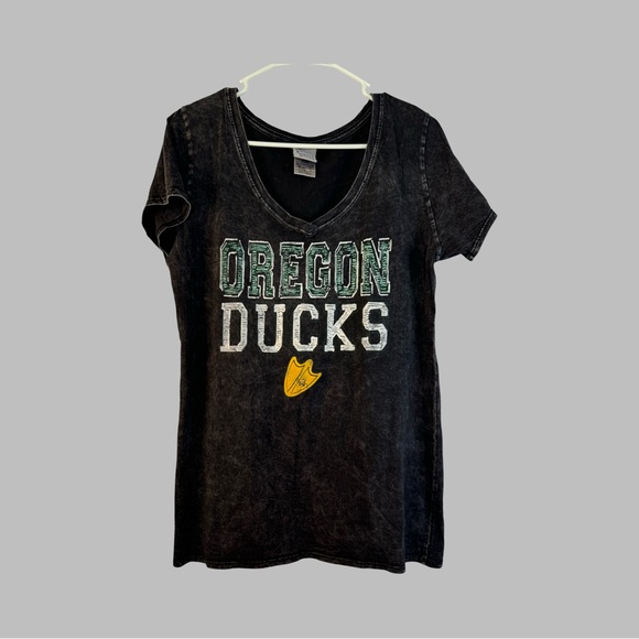 Campus Lifestyle Oregon Ducks Tshirt Size large black distressed look material - Picture 1 of 7